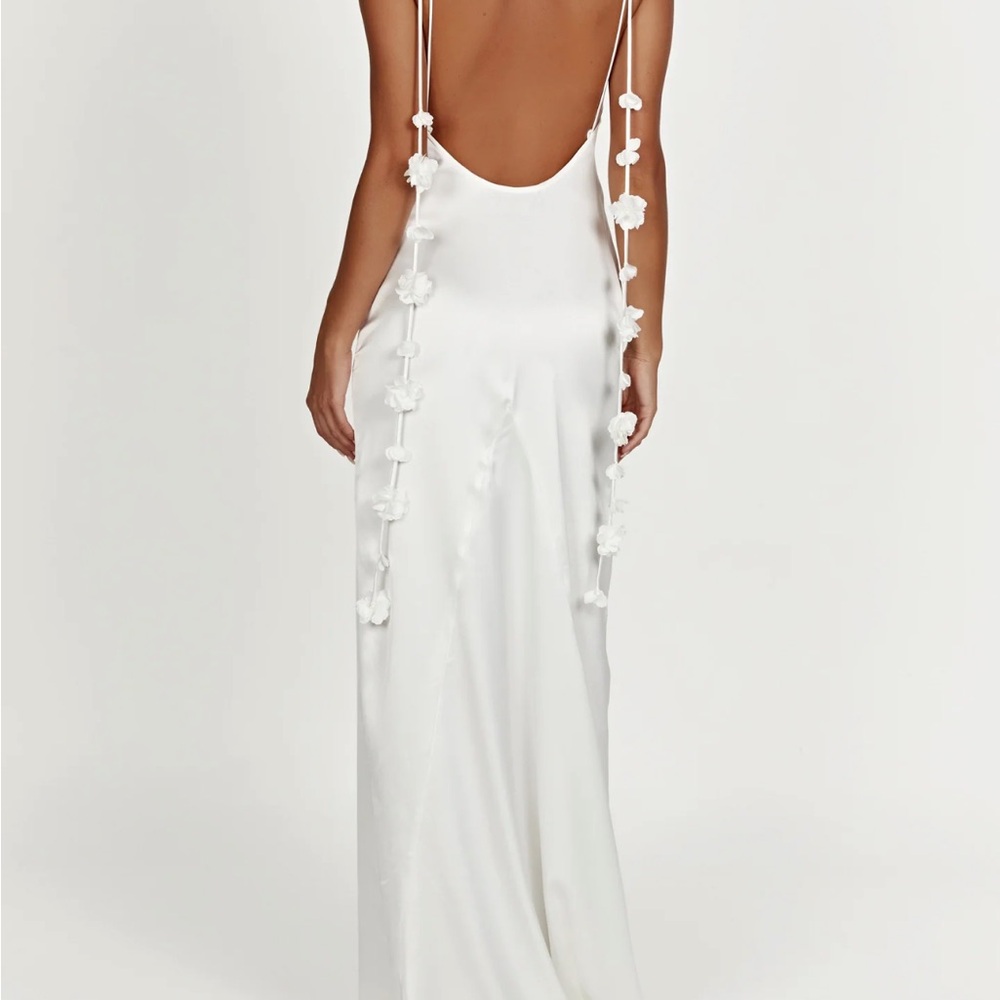 Meshki White Backless Dress - Picture 4 of 5